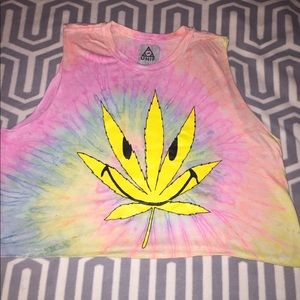 Unif Happy Weed crop Tee 😜🦄🍄🌈